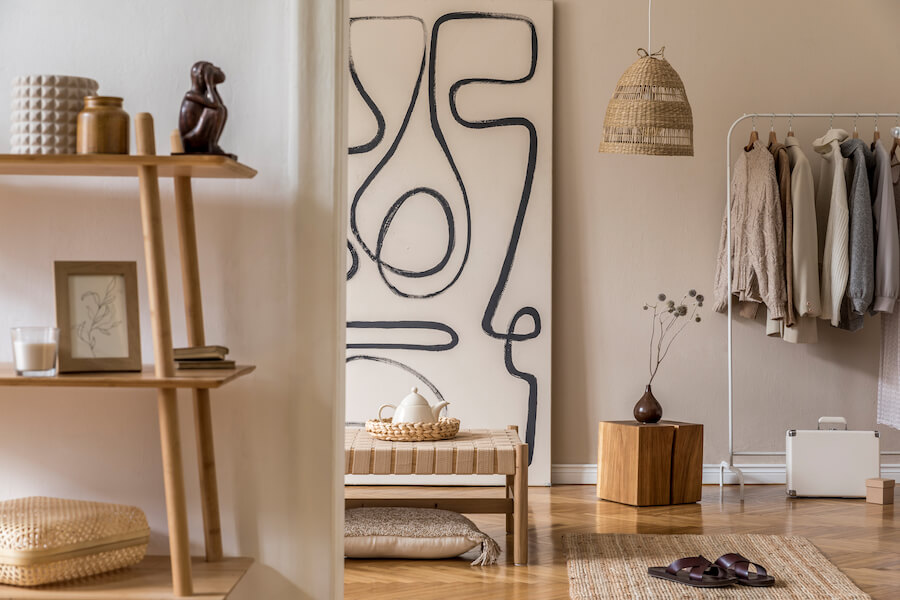 Abstrakcyjny obraz w przedpokoju