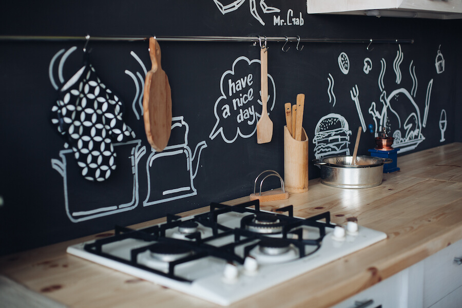 Tablica na ścianie w kuchni