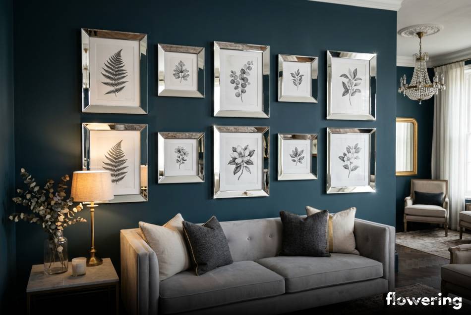 Czarno-białe grafiki botaniczne w błyszczących lustrzanych ramach