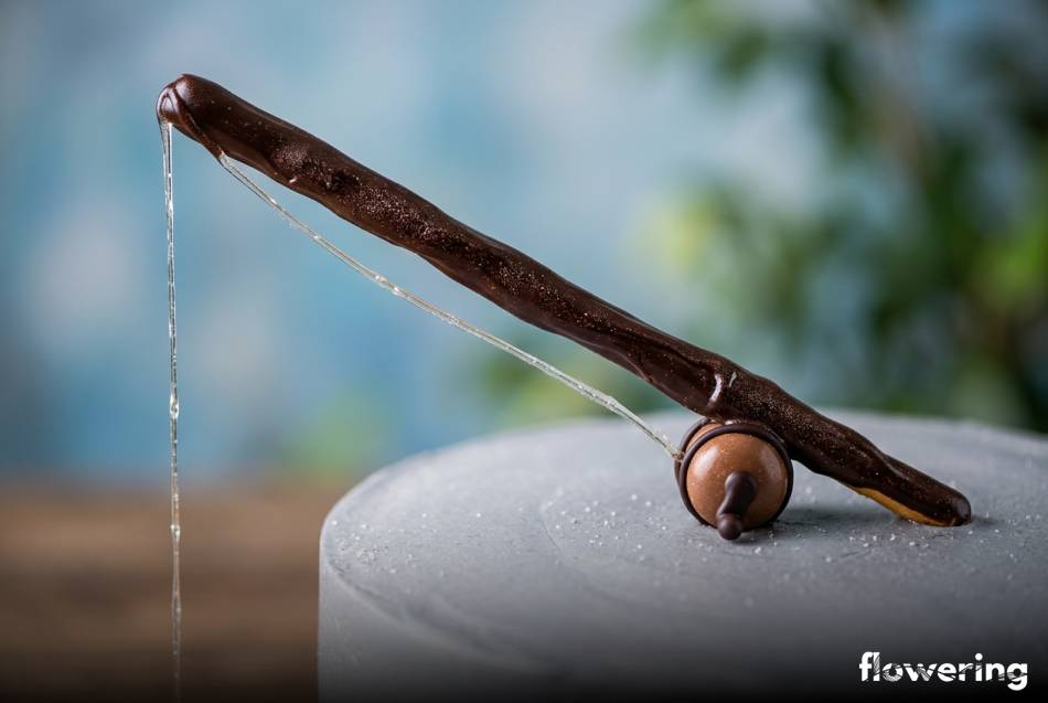 Jadalna wędka z paluszka w czekoladzie z karmelową żyłką